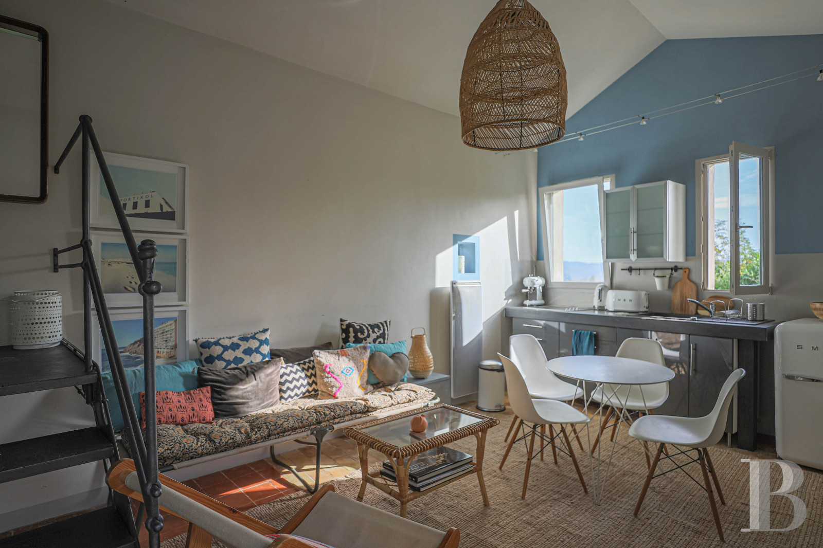 Dans les Alpes-de-Haute-Provence, au sud de Forcalquier, une maison de village traditionnelle et audacieuse - photo  n°44